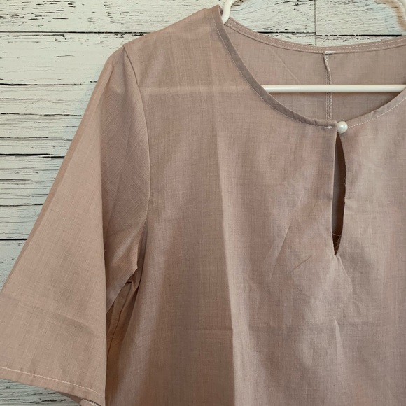 light blouse! - Picture 2 of 3